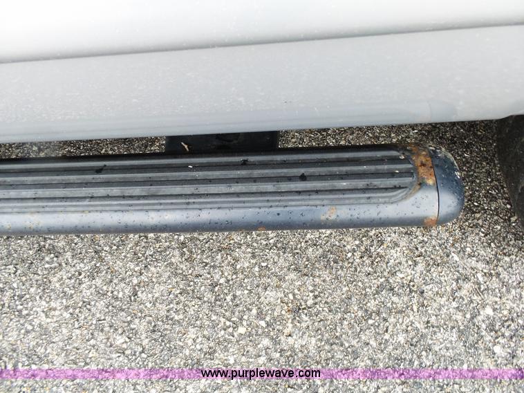 image for item L2033 2002 Ford Explorer SUV