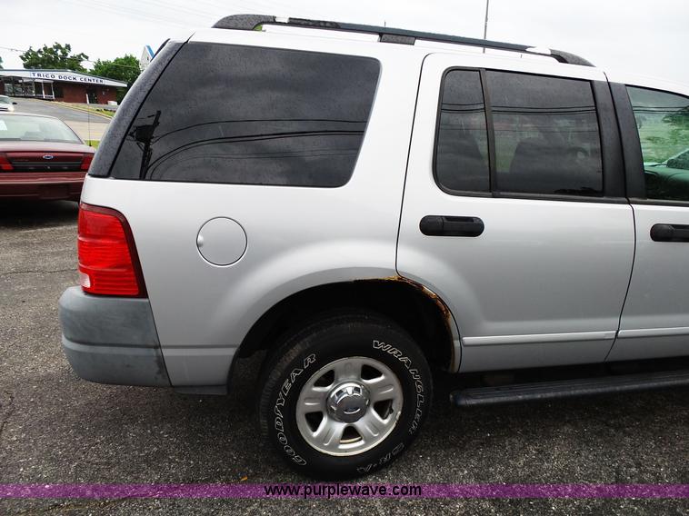 image for item L2033 2002 Ford Explorer SUV