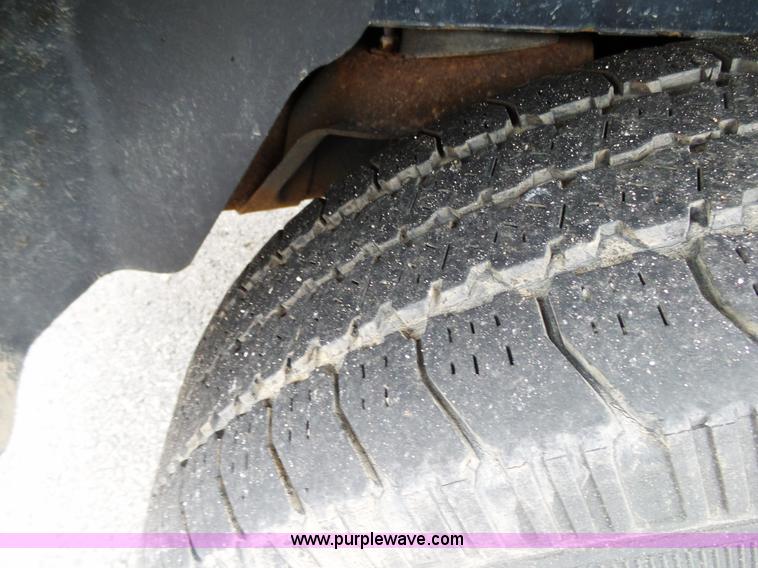 image for item L2033 2002 Ford Explorer SUV