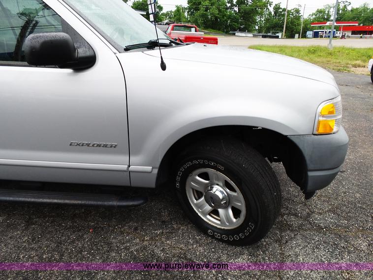 image for item L2033 2002 Ford Explorer SUV