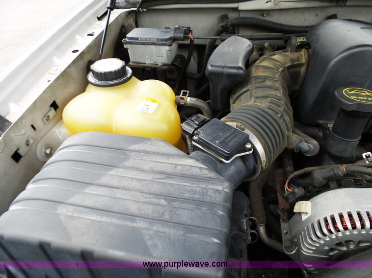 image for item L2033 2002 Ford Explorer SUV