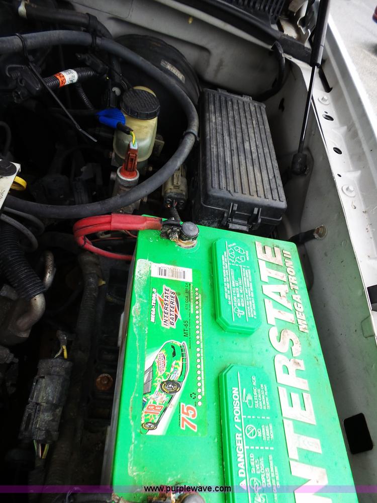 image for item L2033 2002 Ford Explorer SUV