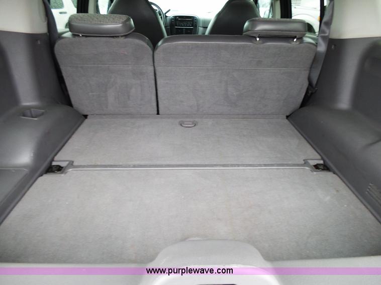 image for item L2033 2002 Ford Explorer SUV
