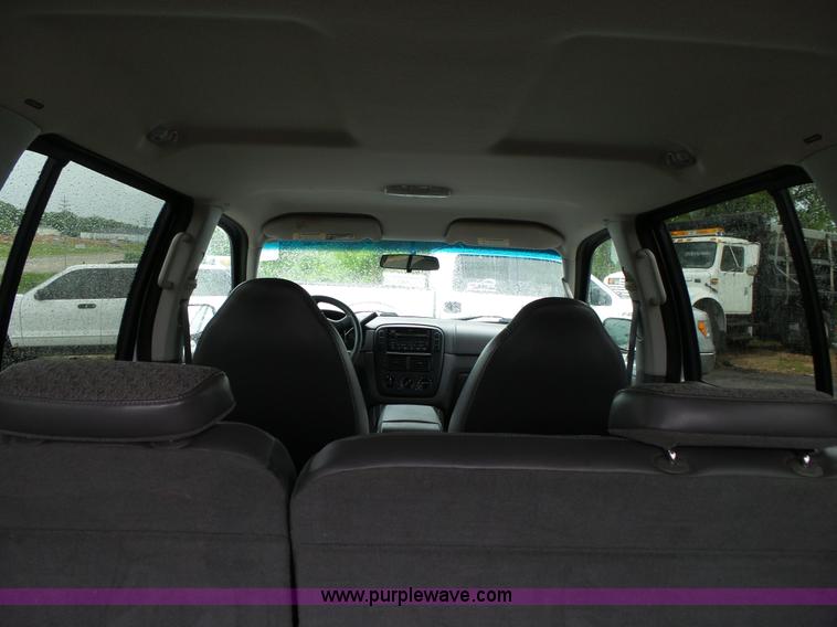 image for item L2033 2002 Ford Explorer SUV
