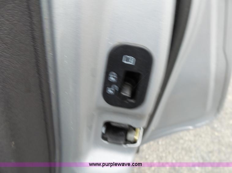 image for item L2033 2002 Ford Explorer SUV