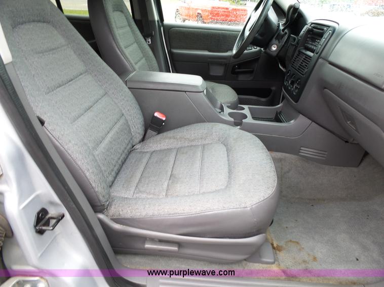 image for item L2033 2002 Ford Explorer SUV