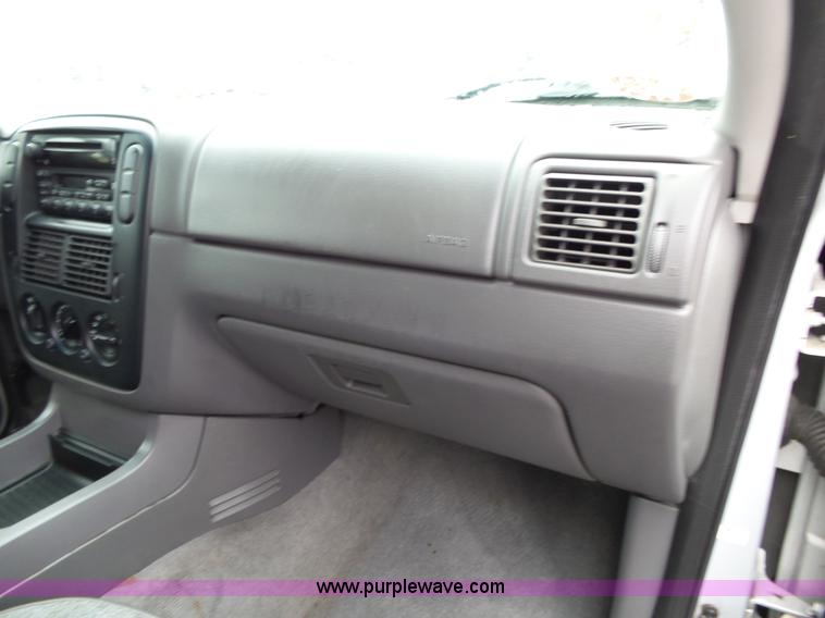 image for item L2033 2002 Ford Explorer SUV