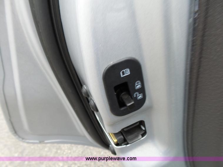 image for item L2033 2002 Ford Explorer SUV