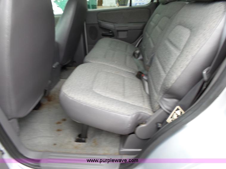 image for item L2033 2002 Ford Explorer SUV