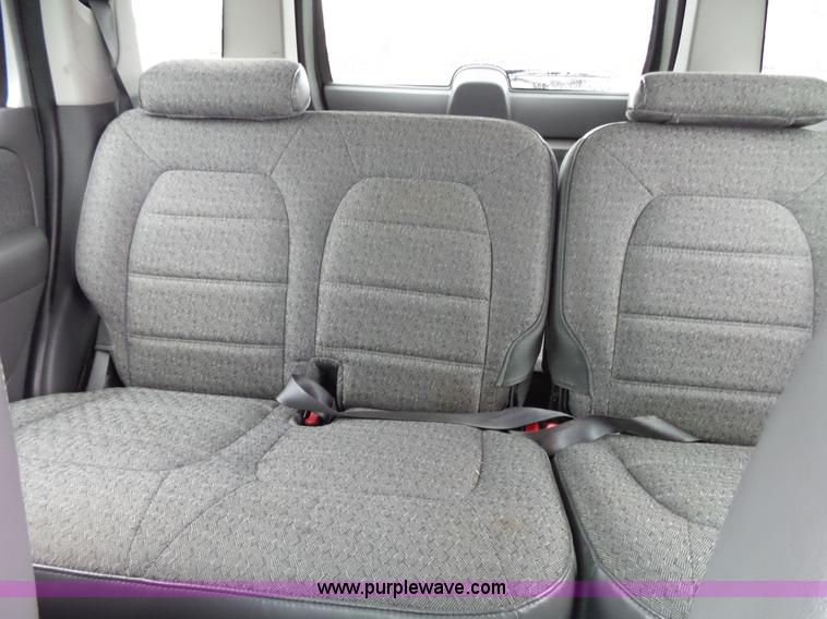 image for item L2033 2002 Ford Explorer SUV