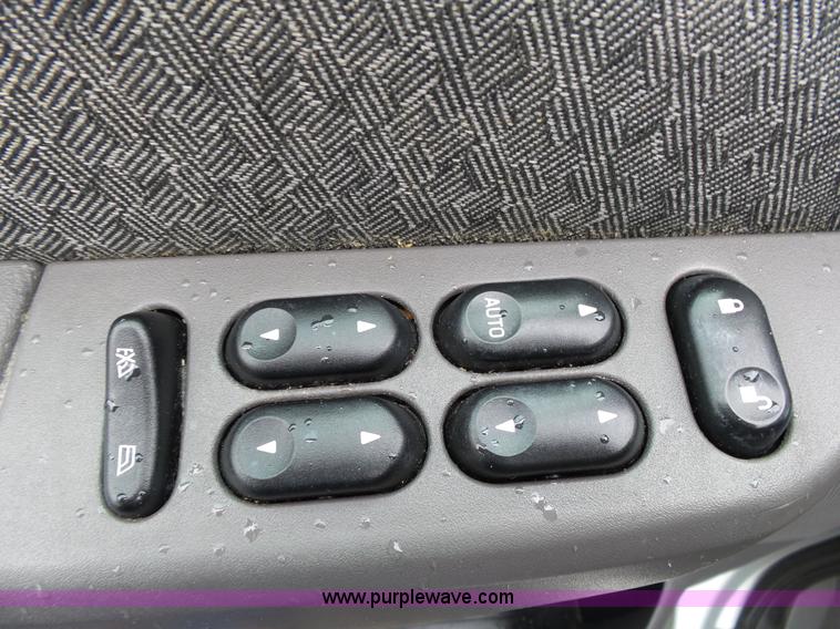 image for item L2033 2002 Ford Explorer SUV