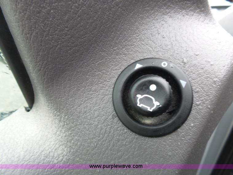 image for item L2033 2002 Ford Explorer SUV