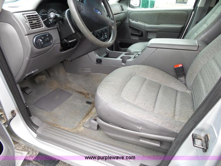 image for item L2033 2002 Ford Explorer SUV