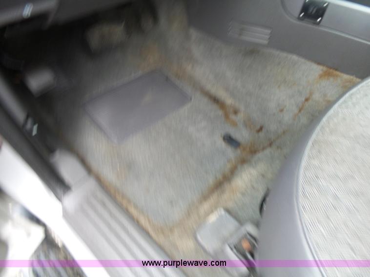 image for item L2033 2002 Ford Explorer SUV