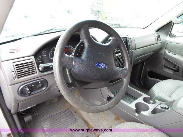 image for item L2033 2002 Ford Explorer SUV