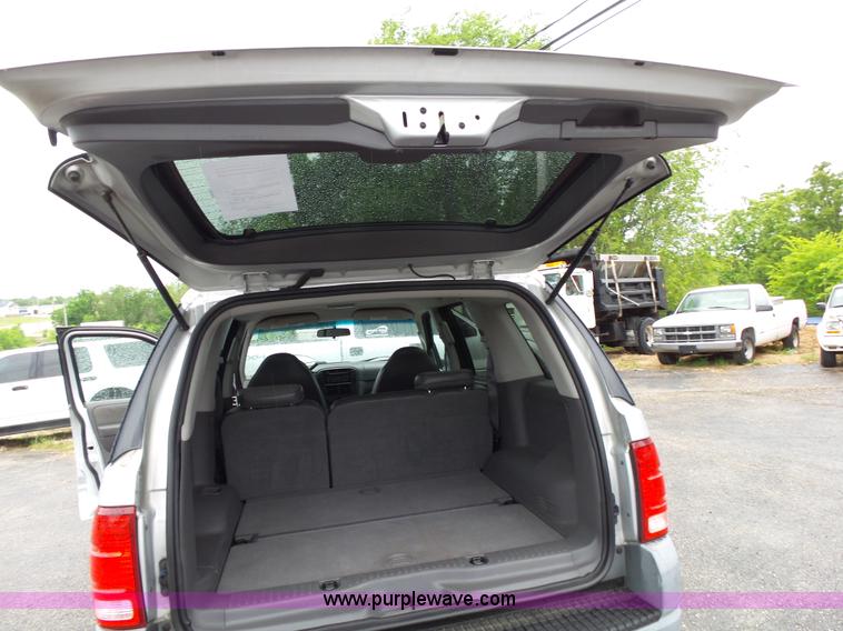 image for item L2033 2002 Ford Explorer SUV