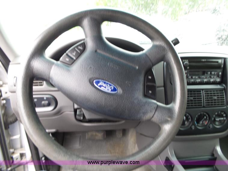 image for item L2033 2002 Ford Explorer SUV