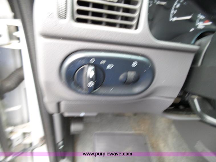 image for item L2033 2002 Ford Explorer SUV