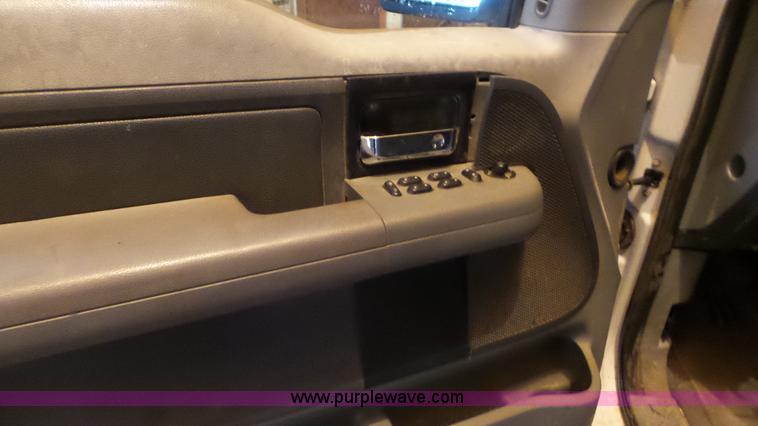 image for item L2085 2004 Ford F150 SuperCab pickup truck