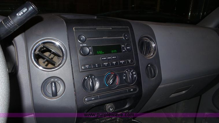 image for item L2085 2004 Ford F150 SuperCab pickup truck