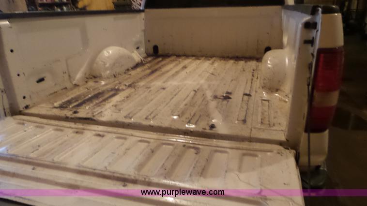 image for item L2085 2004 Ford F150 SuperCab pickup truck