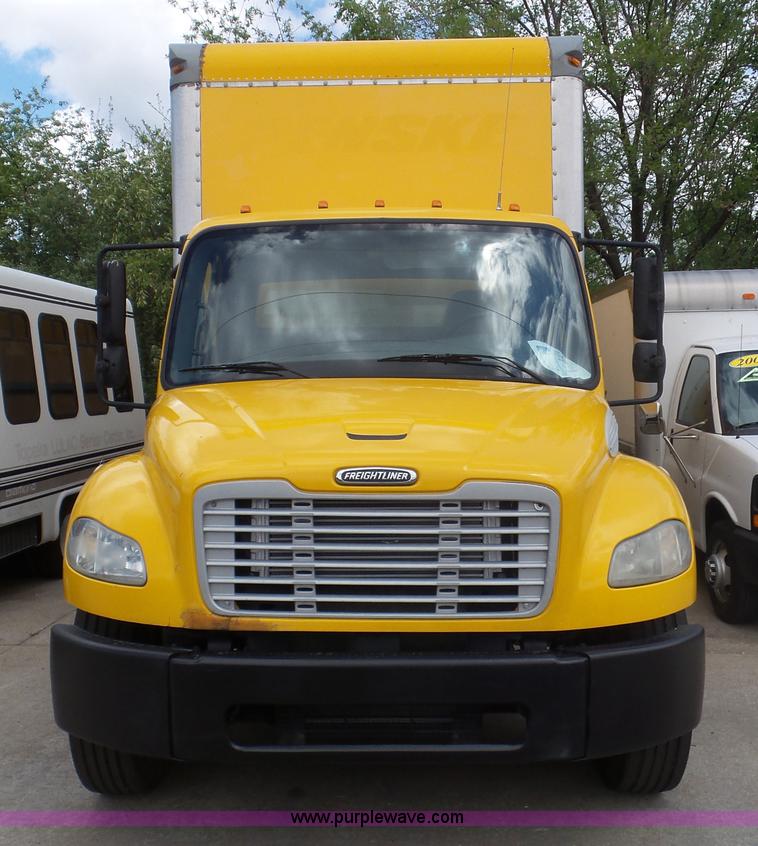 image for item L2152 2006 Freightliner Business Class M2 box truck