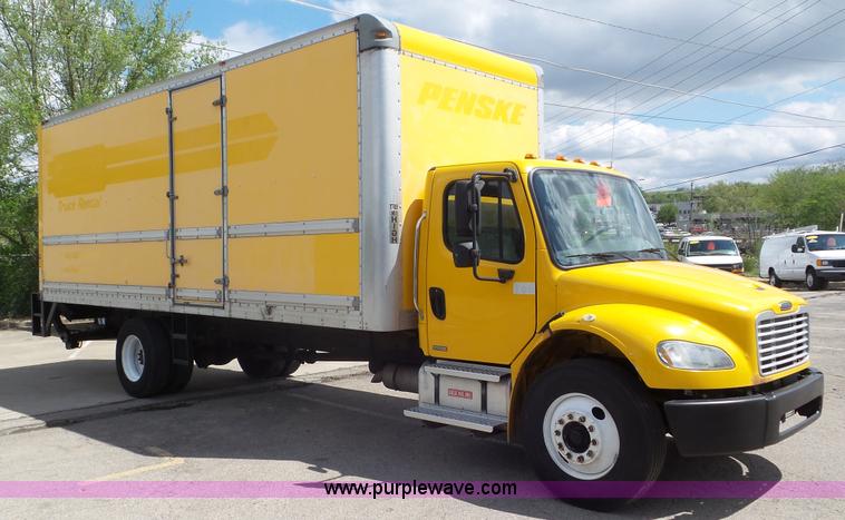 image for item L2152 2006 Freightliner Business Class M2 box truck