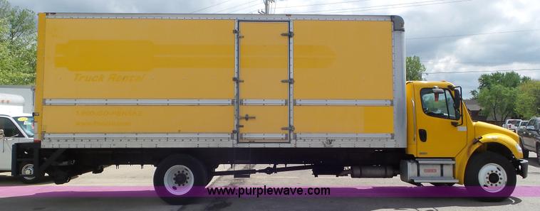 image for item L2152 2006 Freightliner Business Class M2 box truck