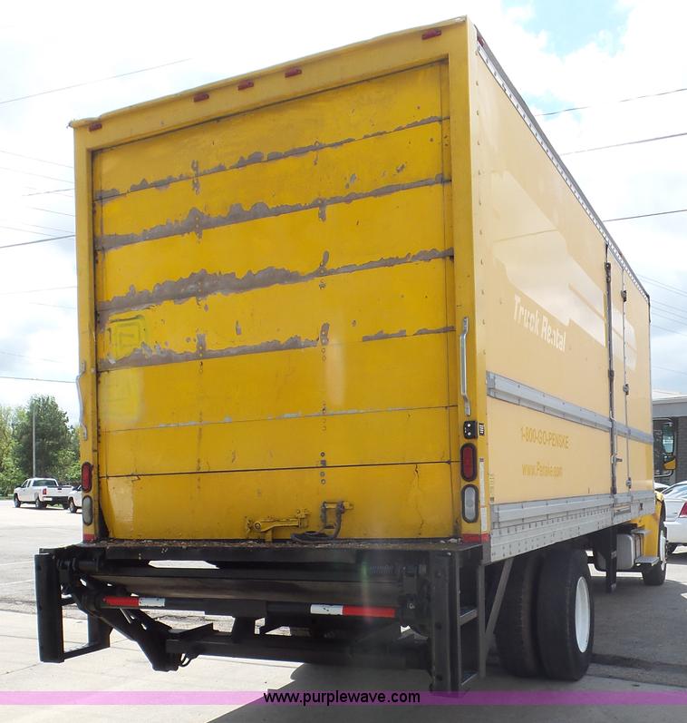 image for item L2152 2006 Freightliner Business Class M2 box truck