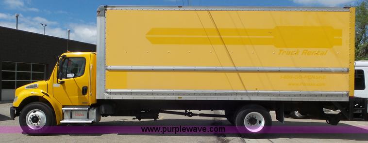 image for item L2152 2006 Freightliner Business Class M2 box truck