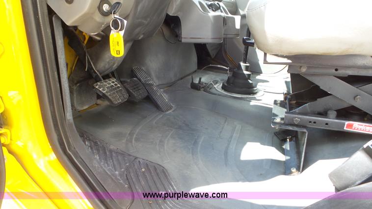 image for item L2152 2006 Freightliner Business Class M2 box truck