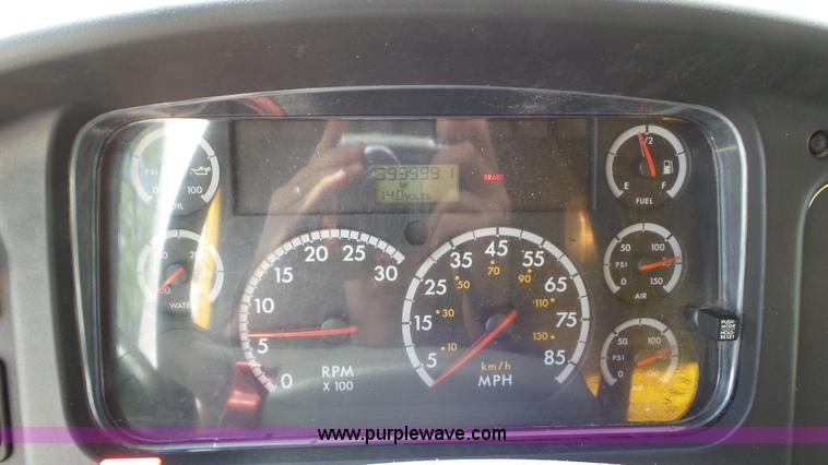 image for item L2152 2006 Freightliner Business Class M2 box truck