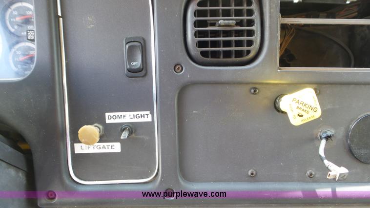 image for item L2152 2006 Freightliner Business Class M2 box truck