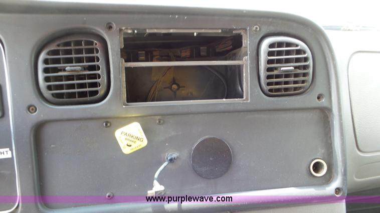 image for item L2152 2006 Freightliner Business Class M2 box truck