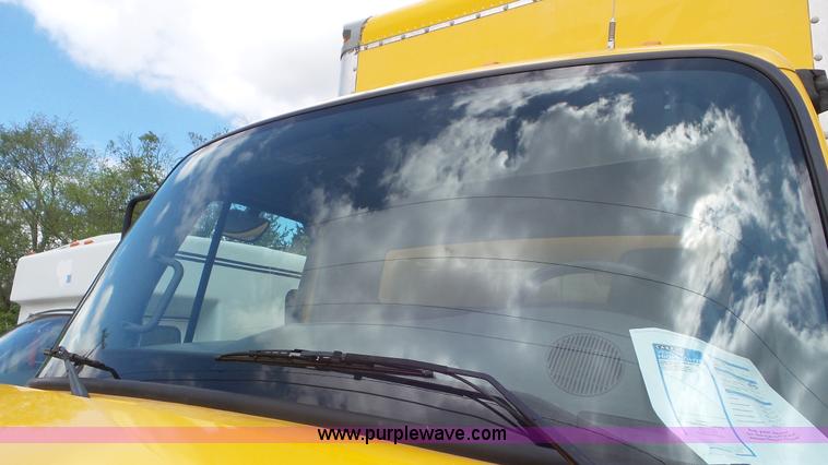 image for item L2152 2006 Freightliner Business Class M2 box truck