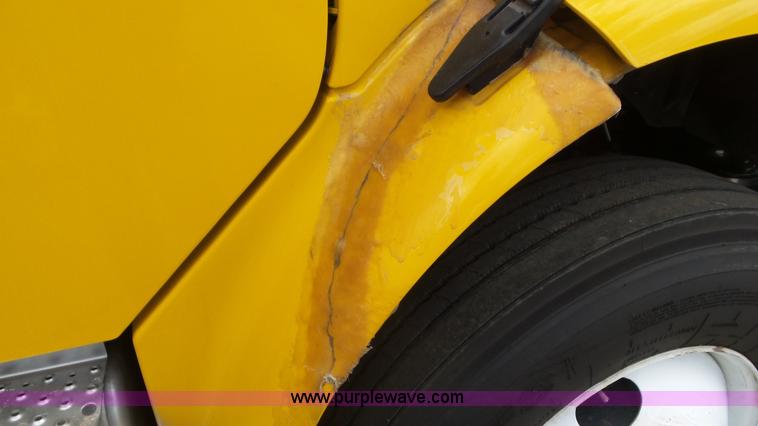 image for item L2152 2006 Freightliner Business Class M2 box truck