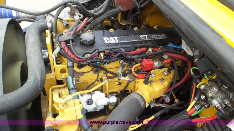 image for item L2152 2006 Freightliner Business Class M2 box truck