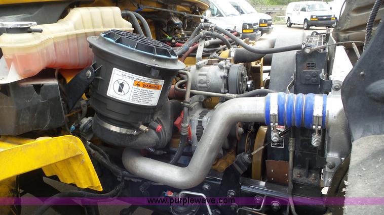 image for item L2152 2006 Freightliner Business Class M2 box truck