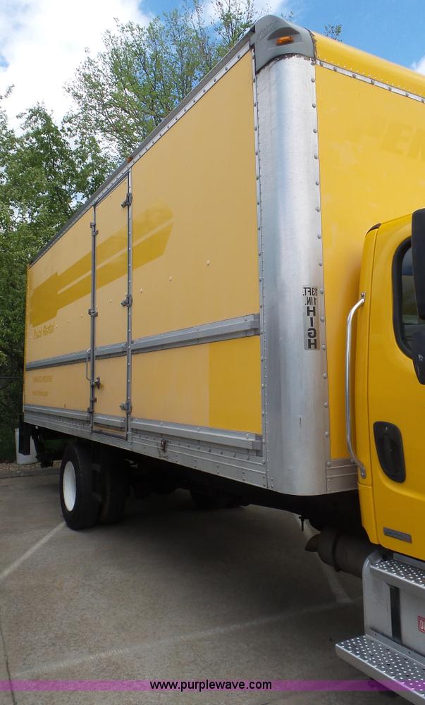 image for item L2152 2006 Freightliner Business Class M2 box truck