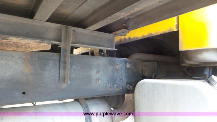 image for item L2152 2006 Freightliner Business Class M2 box truck