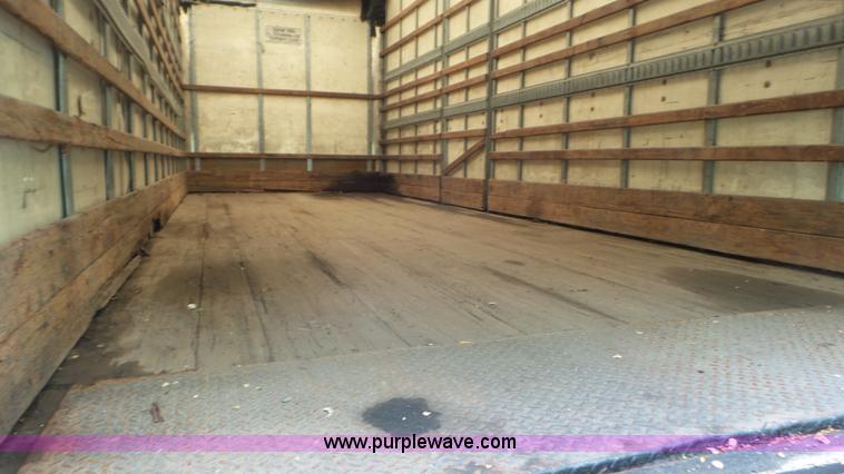 image for item L2152 2006 Freightliner Business Class M2 box truck