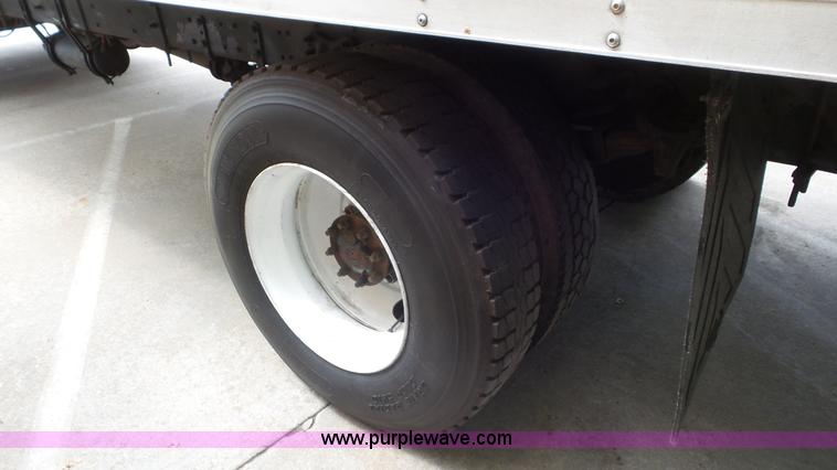 image for item L2152 2006 Freightliner Business Class M2 box truck