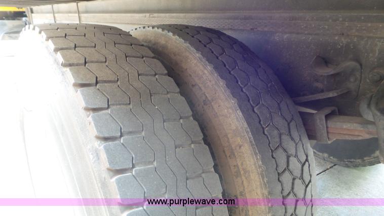 image for item L2152 2006 Freightliner Business Class M2 box truck