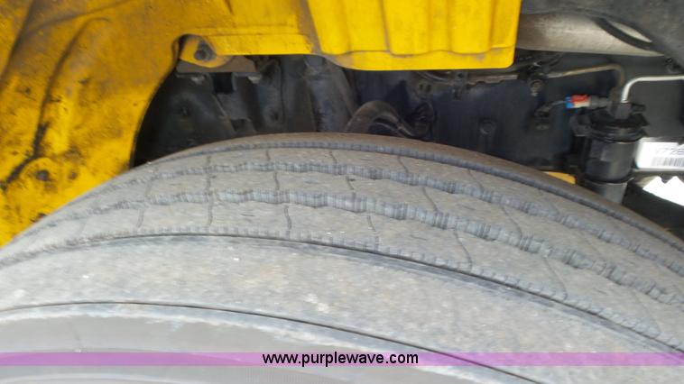 image for item L2152 2006 Freightliner Business Class M2 box truck