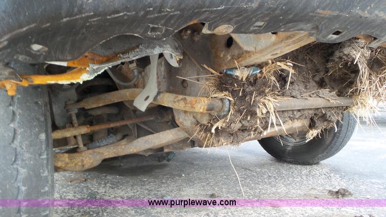 image for item L2153 2005 GMC Savana G3500 box truck