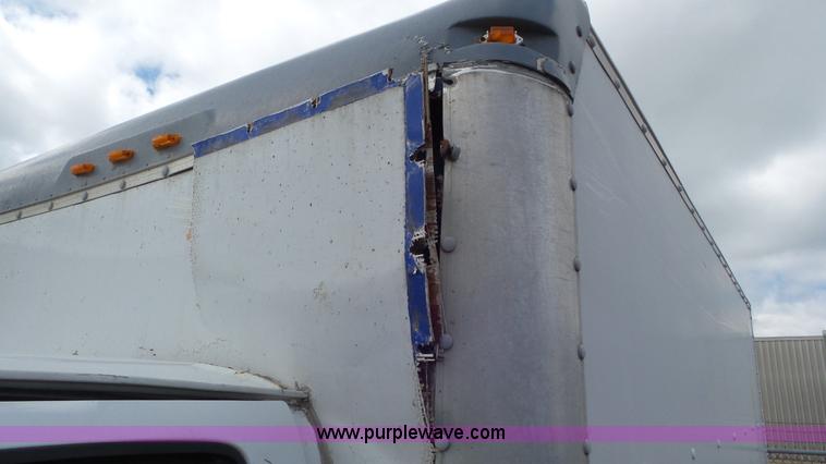 image for item L2153 2005 GMC Savana G3500 box truck