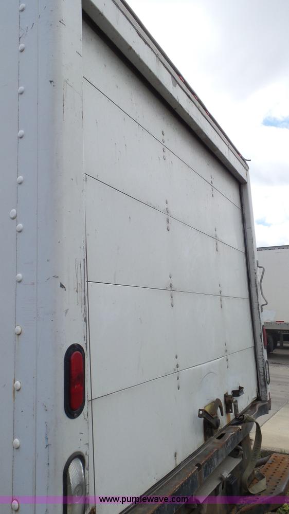 image for item L2153 2005 GMC Savana G3500 box truck