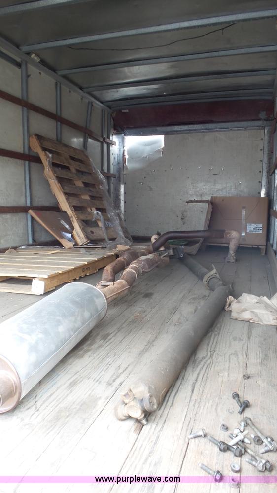 image for item L2153 2005 GMC Savana G3500 box truck