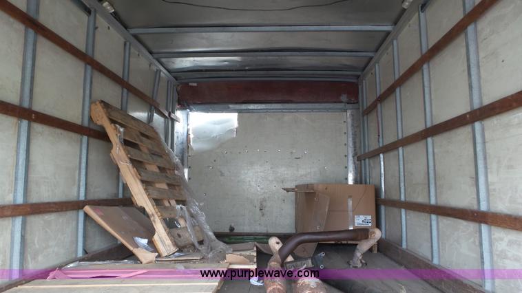 image for item L2153 2005 GMC Savana G3500 box truck