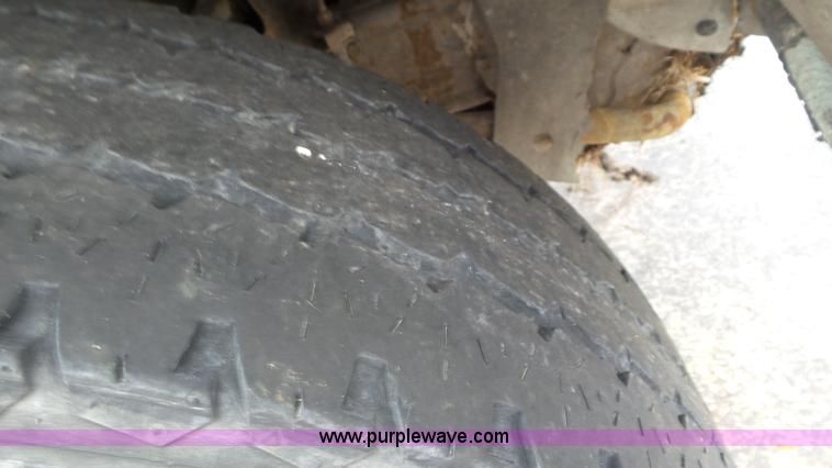 image for item L2153 2005 GMC Savana G3500 box truck